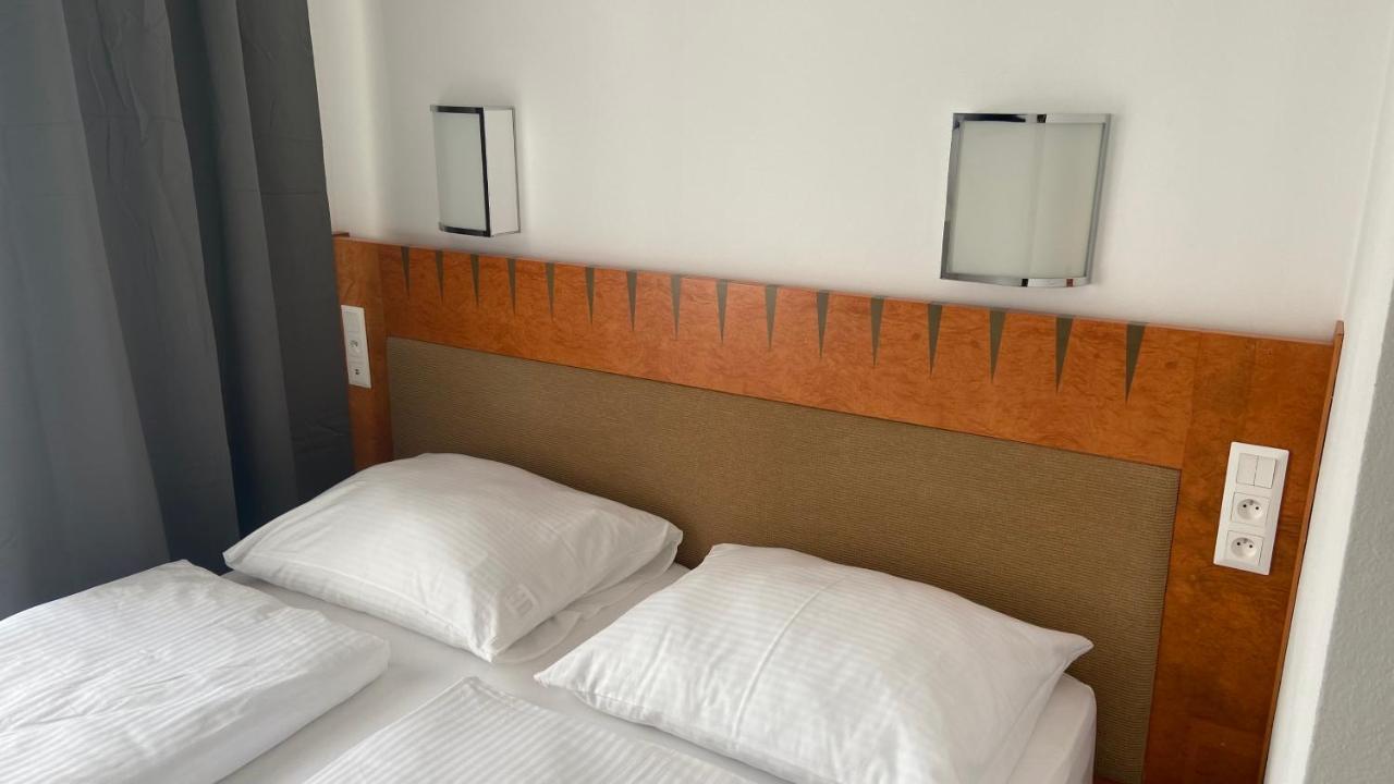 Aparthotel Slezak Litomysl Ngoại thất bức ảnh