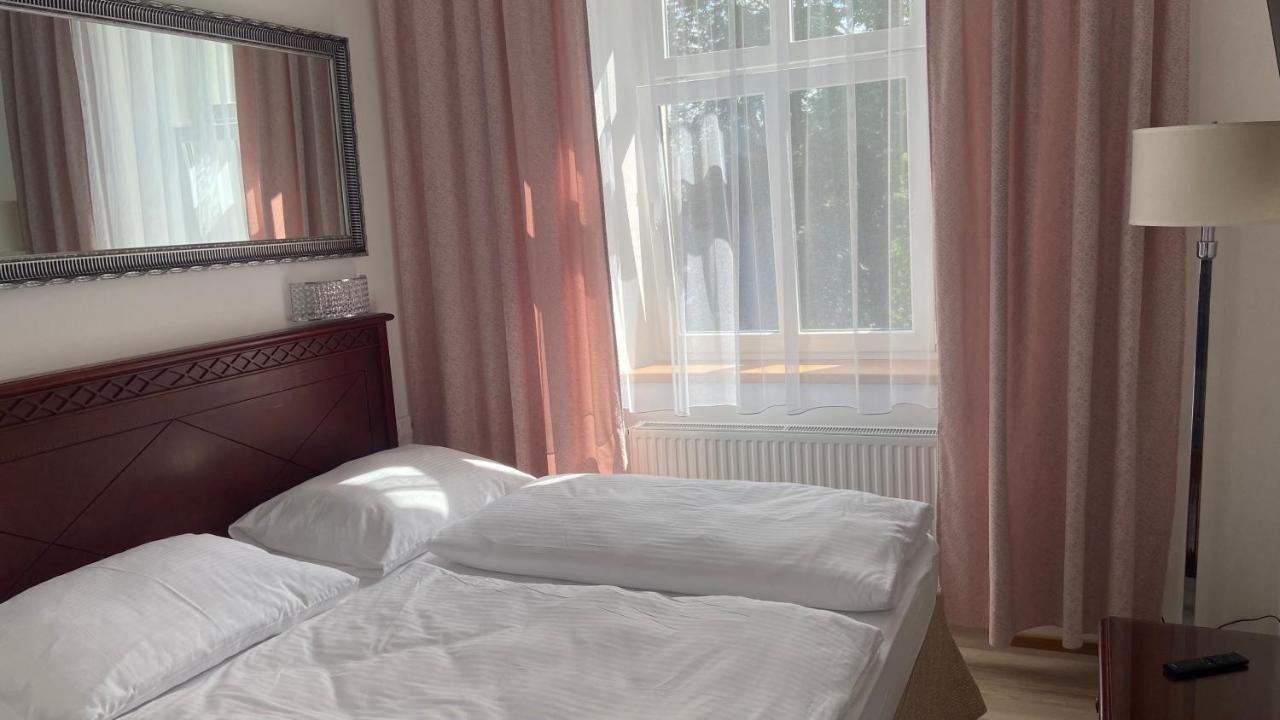 Aparthotel Slezak Litomysl Ngoại thất bức ảnh