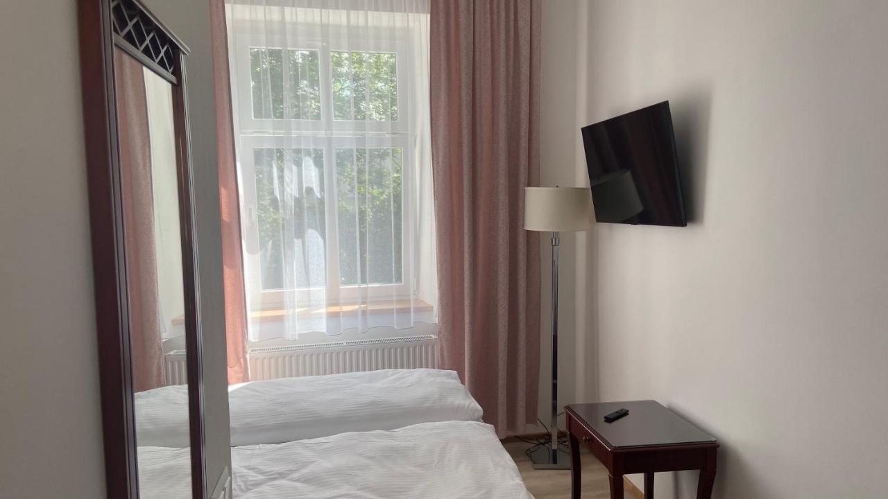 Aparthotel Slezak Litomysl Ngoại thất bức ảnh